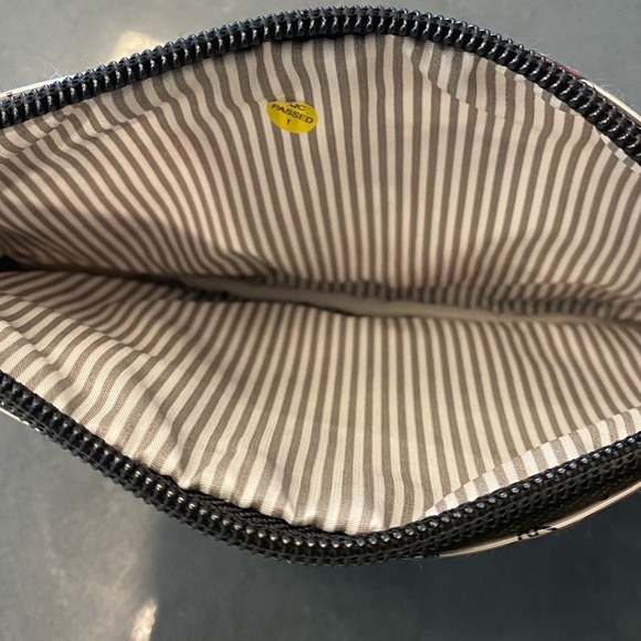 Loungefly Hello Kitty zipper pouch - Picture 2 of 7